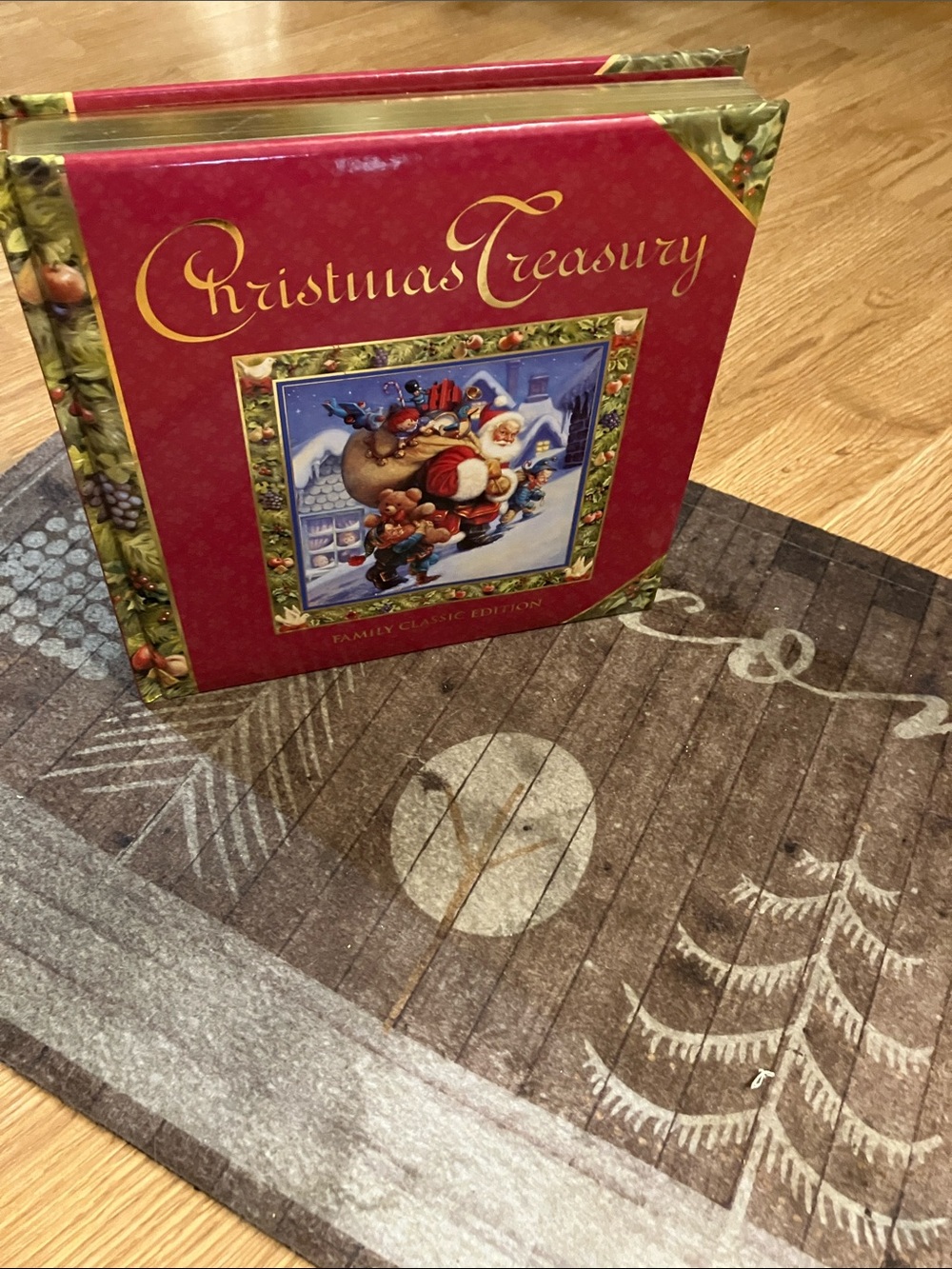 Christmas Treasury Family Classic Edition Tales Holiday Hardcover Gold Trim Book